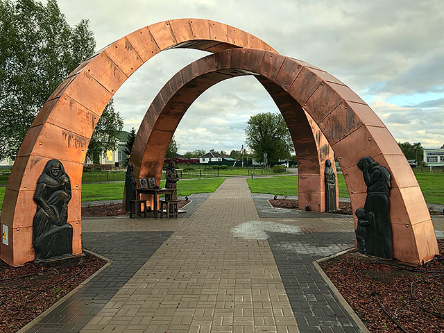 Мемориал «Перекрёсток Памяти» в с. Прелестное.